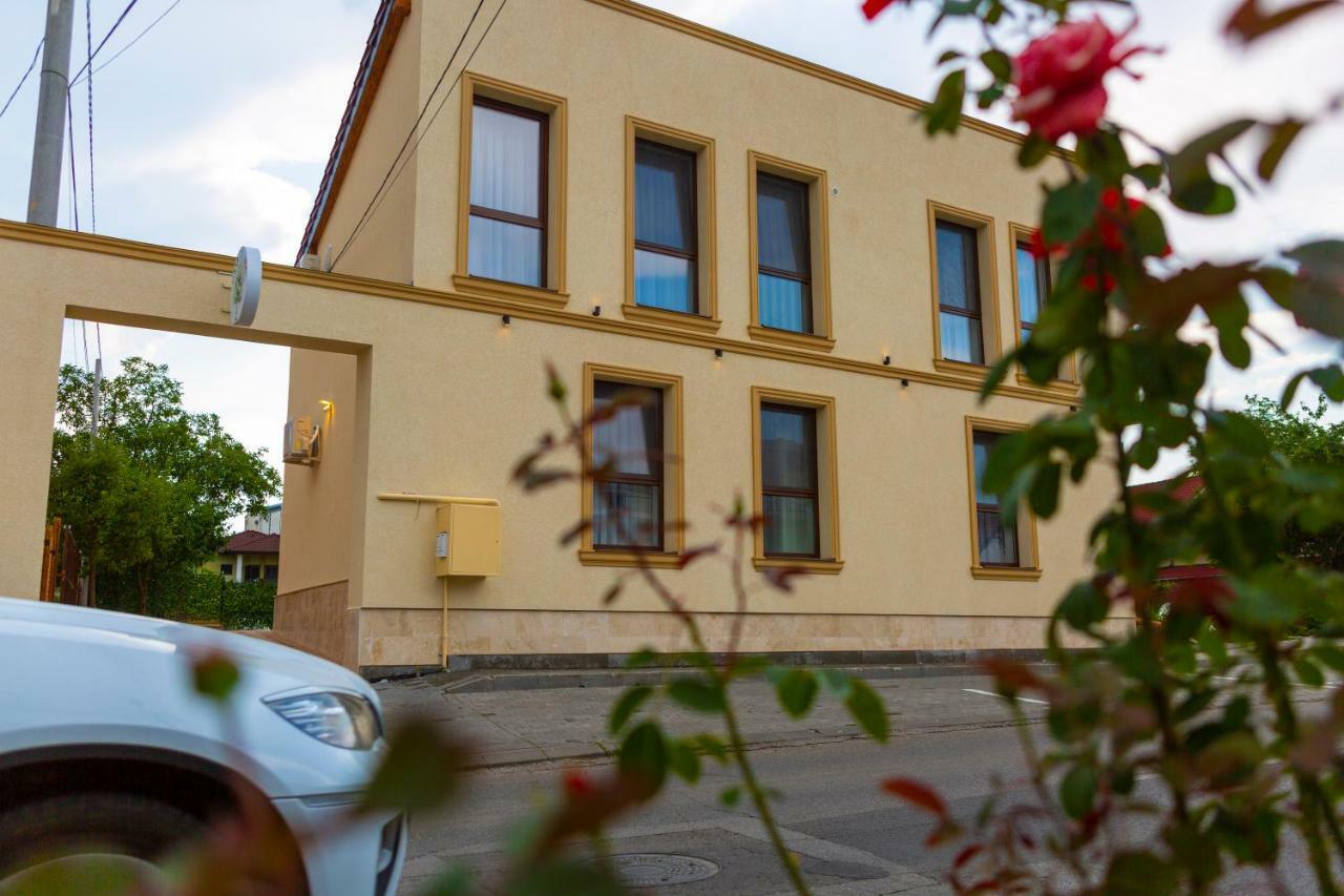 Отель Casa Cu Nuc Алба-Юлия Экстерьер фото