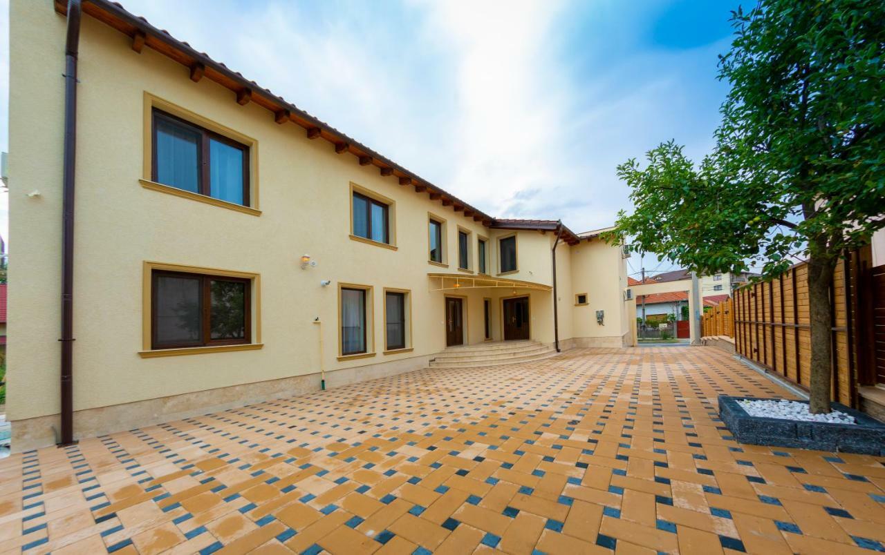 Отель Casa Cu Nuc Алба-Юлия Экстерьер фото