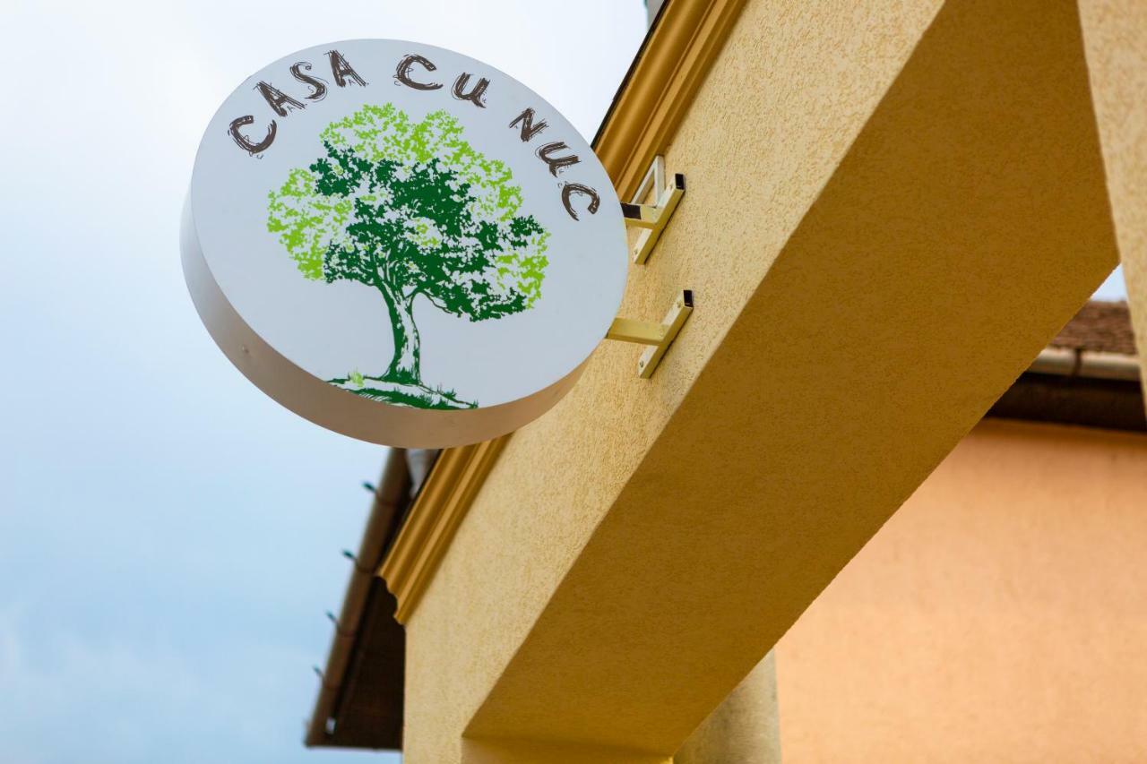 Отель Casa Cu Nuc Алба-Юлия Экстерьер фото