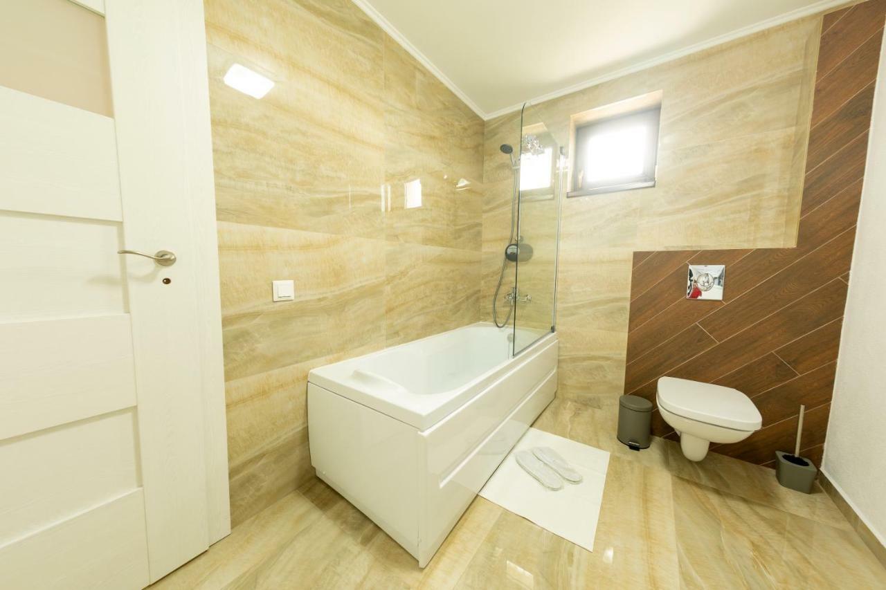 Отель Casa Cu Nuc Алба-Юлия Экстерьер фото
