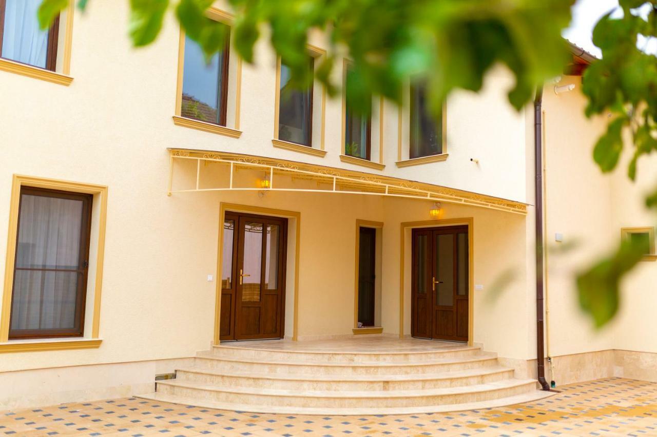 Отель Casa Cu Nuc Алба-Юлия Экстерьер фото